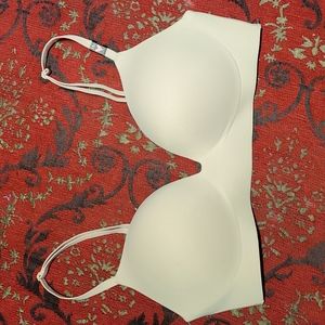 NWT Victoria's Secret Incredible padded wireless bra,  34C